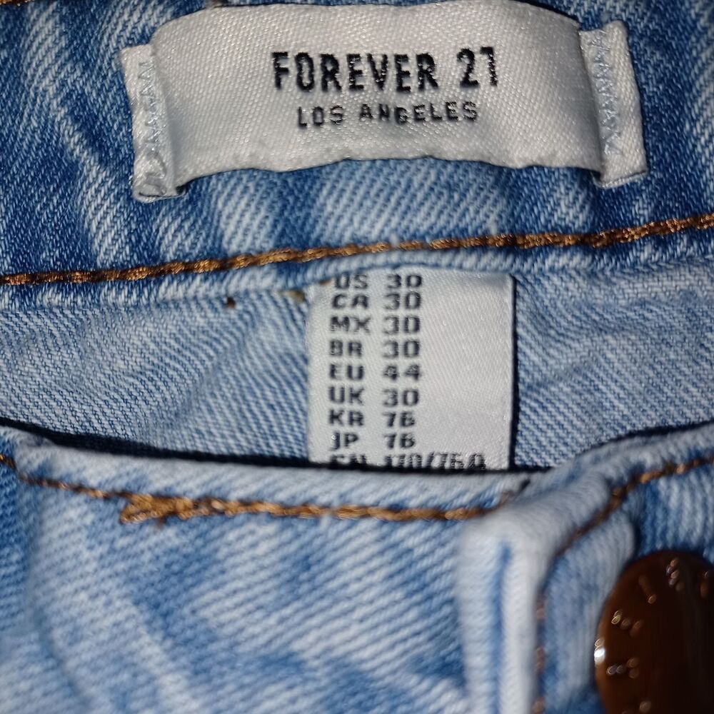 Forever 21 [30] Mom Jean Shorts (1064) - Picture 6 of 6
